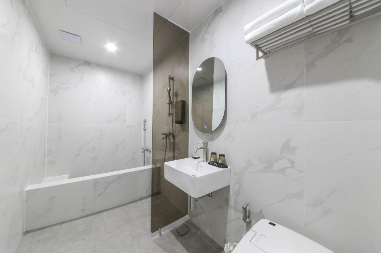 Brown Dot Hotel Pyeonghwa Plaza Mokpo Exteriör bild
