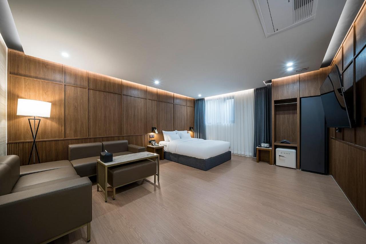 Brown Dot Hotel Pyeonghwa Plaza Mokpo Exteriör bild