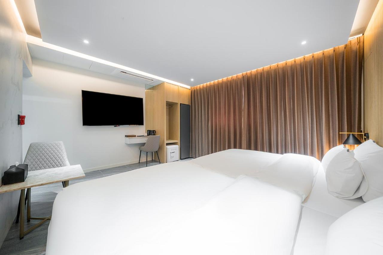 Brown Dot Hotel Pyeonghwa Plaza Mokpo Exteriör bild