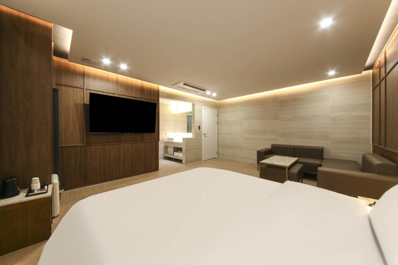 Brown Dot Hotel Pyeonghwa Plaza Mokpo Exteriör bild