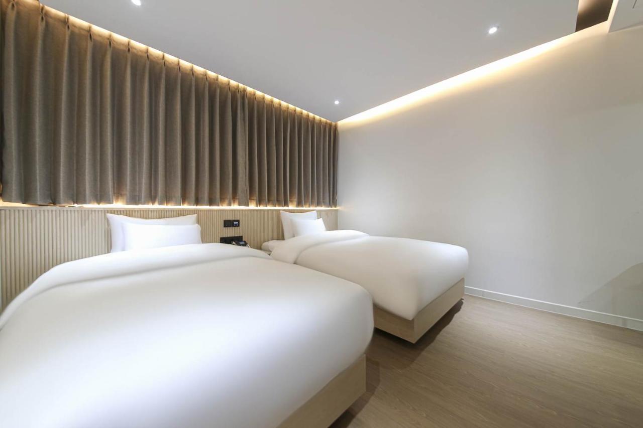Brown Dot Hotel Pyeonghwa Plaza Mokpo Exteriör bild