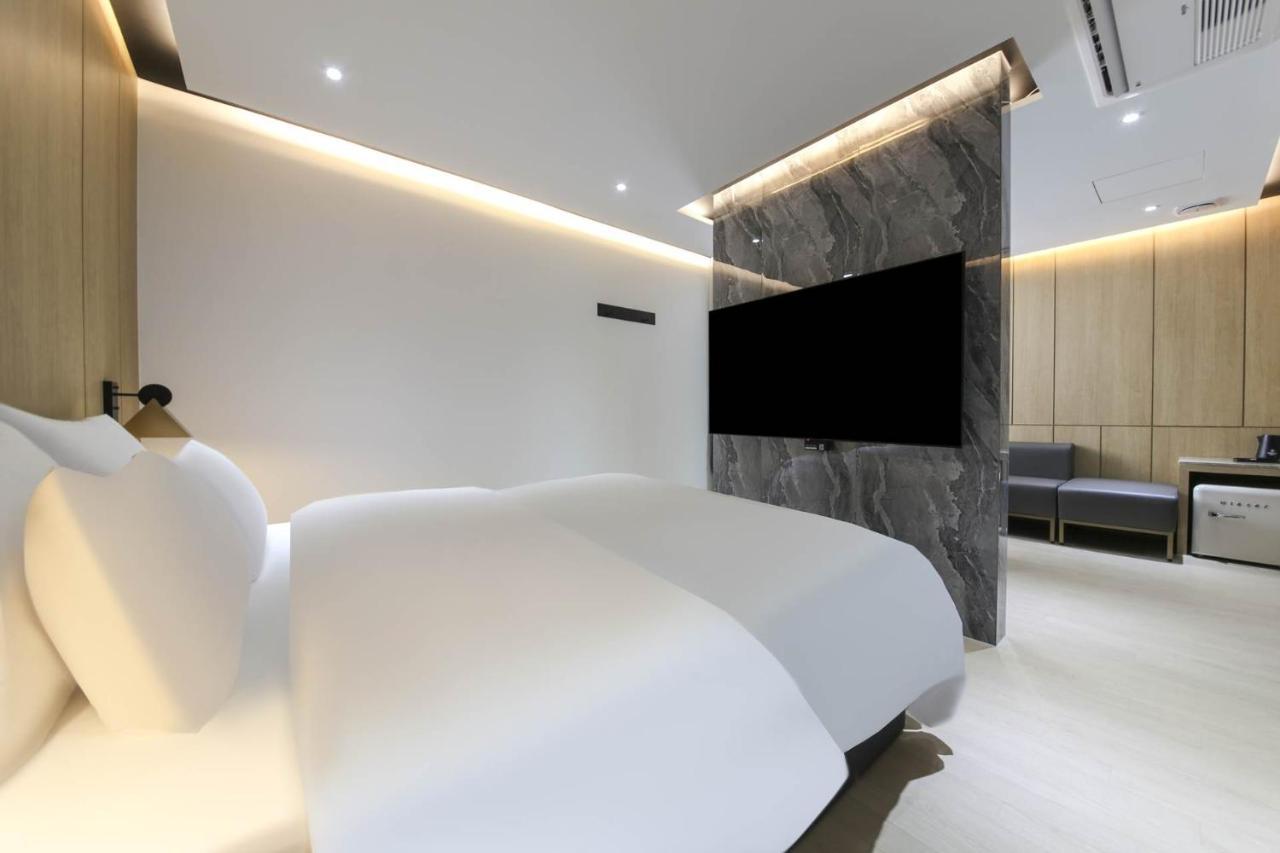 Brown Dot Hotel Pyeonghwa Plaza Mokpo Exteriör bild