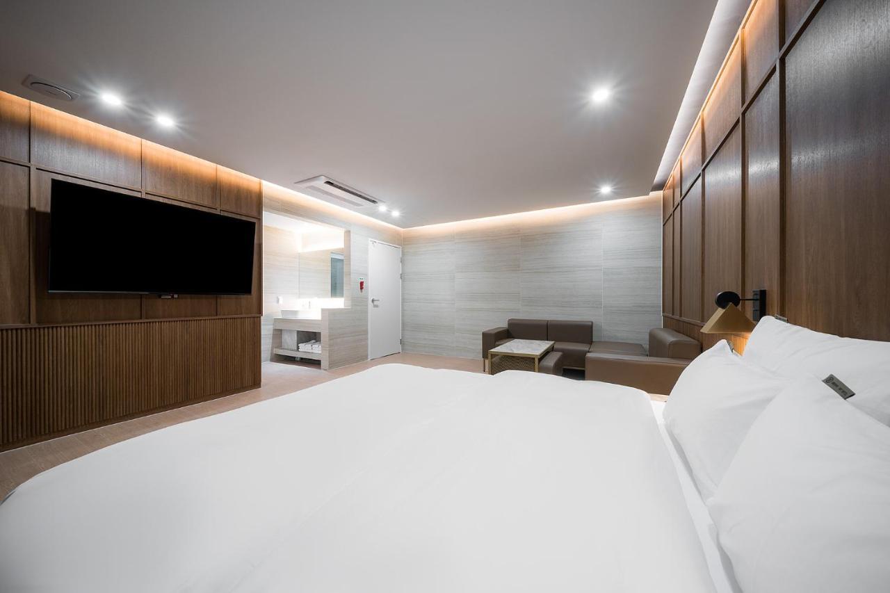 Brown Dot Hotel Pyeonghwa Plaza Mokpo Exteriör bild